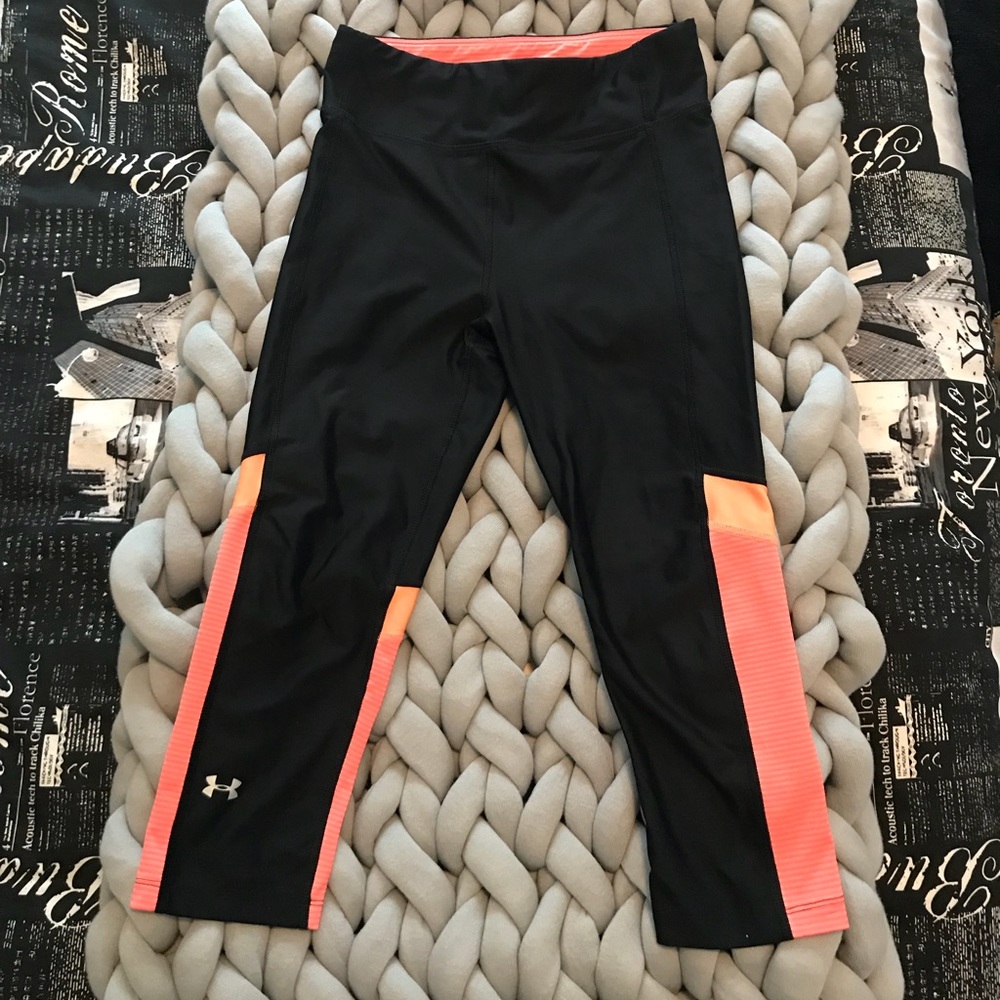 Under Armour coral crop leggings